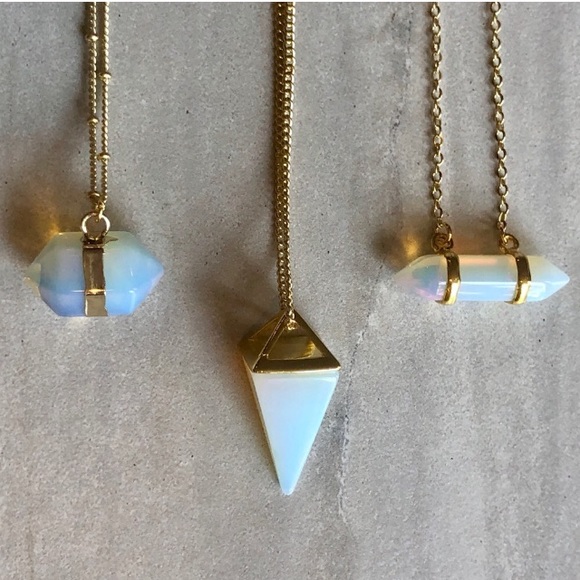 ✨ONLY 1 LEFT!✨14K Gold Moonstone Necklace - Picture 2 of 3